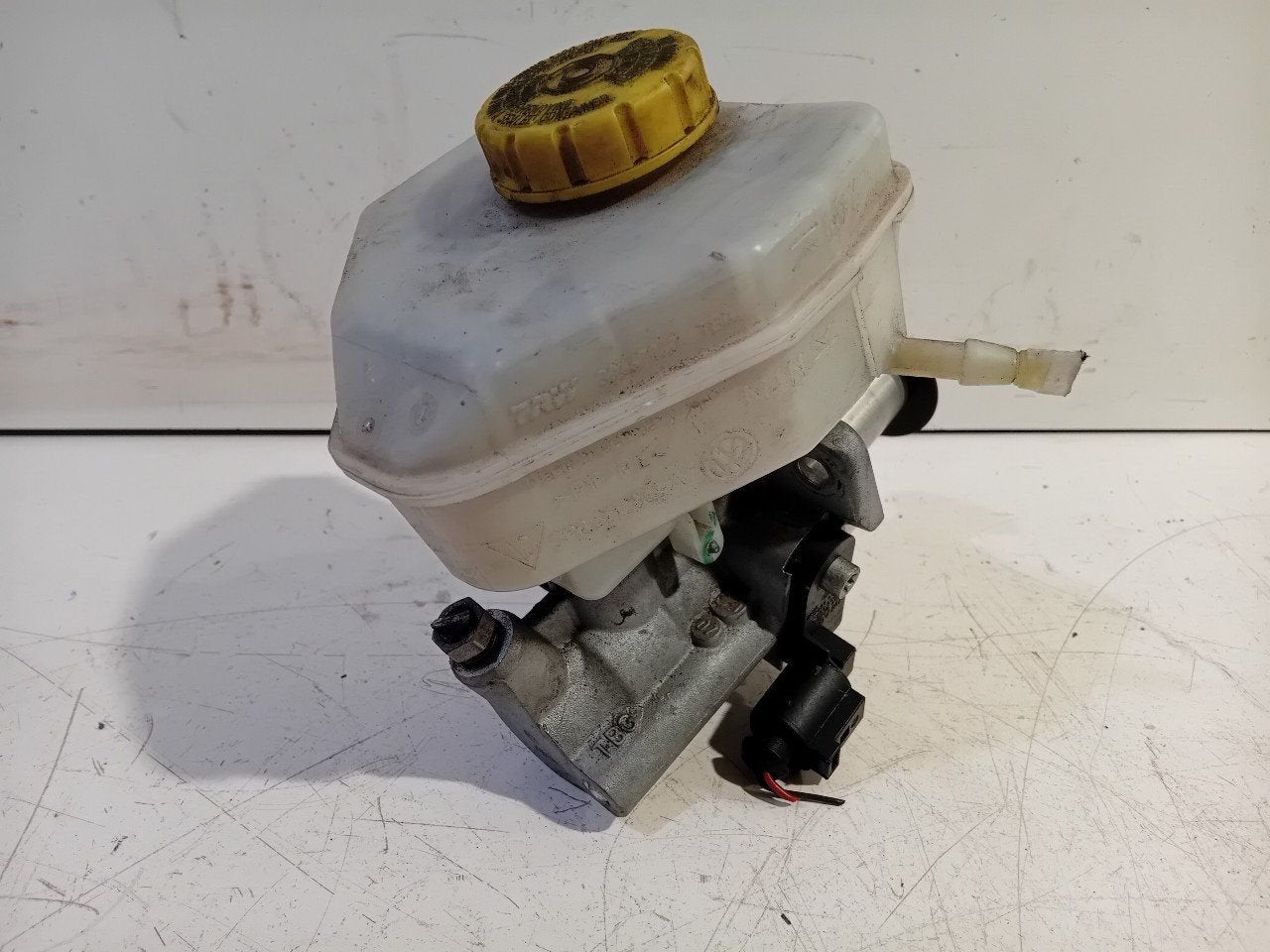 Hoofdrem cylinder Porsche Cayenne, Onderdelen@venauto.nl, Van der Ven Autorecycling B.V., Gebruikt, Ettenseweg 76, 4706 PB Roosendaal, The Netherlands