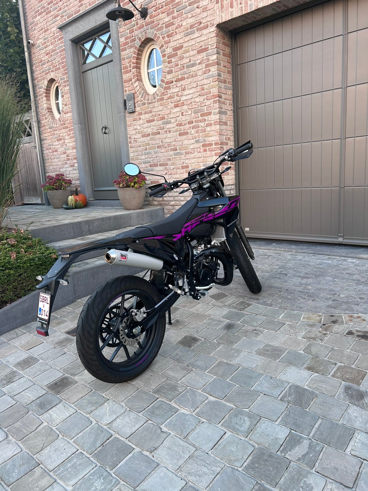 Prachtige Sherco 50 SM-R Pink in nieuwstaat, met 231 km!, Ophalen, Zo goed als nieuw