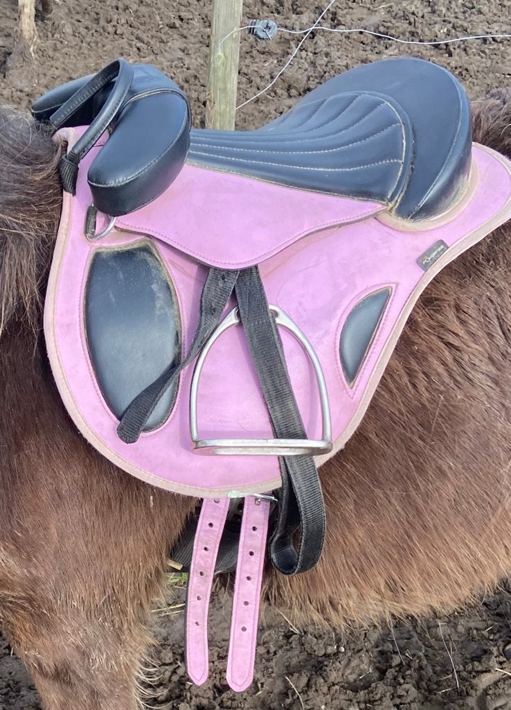 Roze/zwart ponyzadel van Fouganza