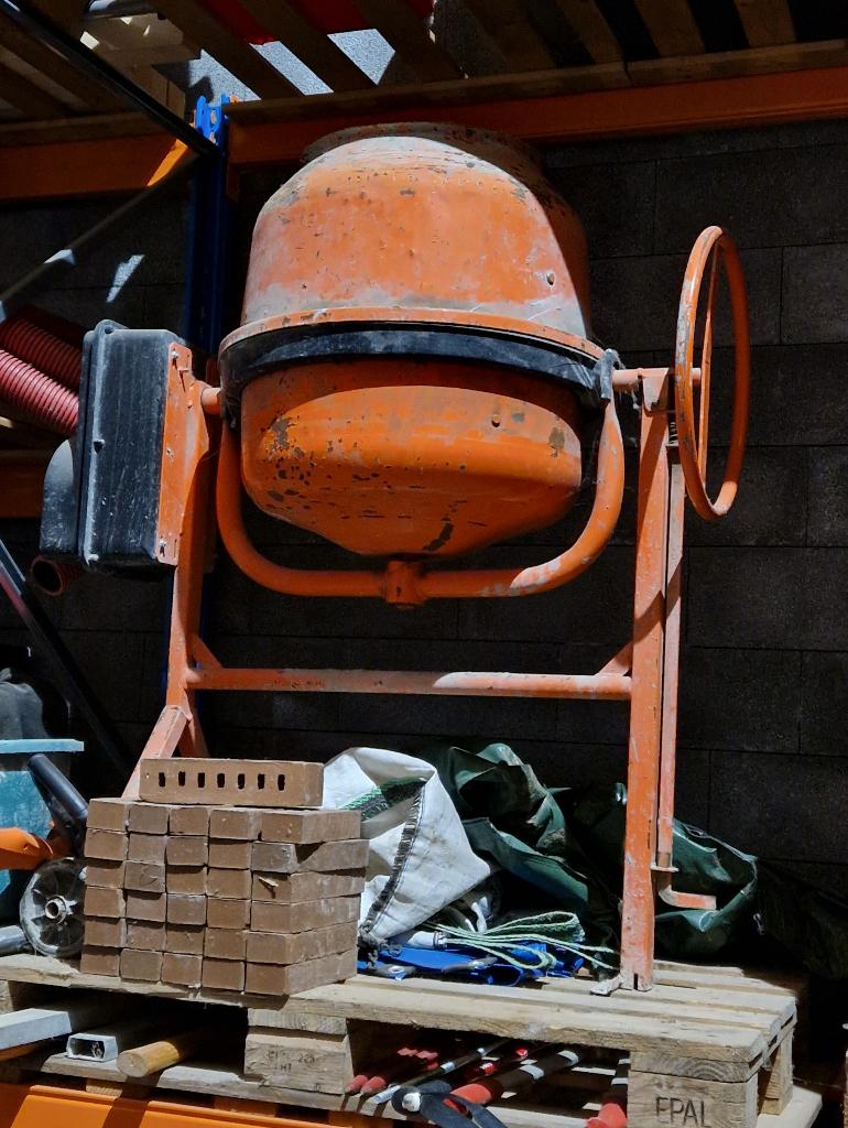 Malaxeur à béton — 140L — 230V, Enlèvement, Utilisé
