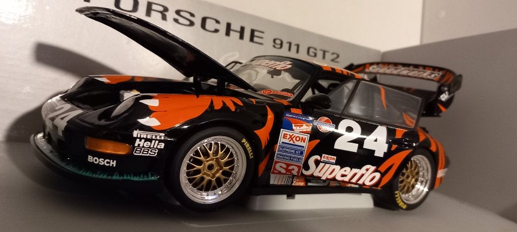 1/18 Porsche 993 GT2 Evo Exxon Superflo 12Hrs Sebring 1998, Hobby en Vrije tijd, Ophalen of Verzenden, Nieuw, Auto, UT Models