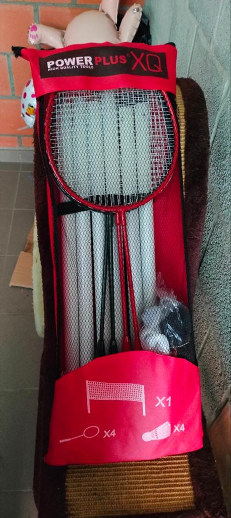 Badmintonset met net en pluimpjes, Sport en Fitness, Badminton, Ophalen, Zo goed als nieuw, Racket(s)