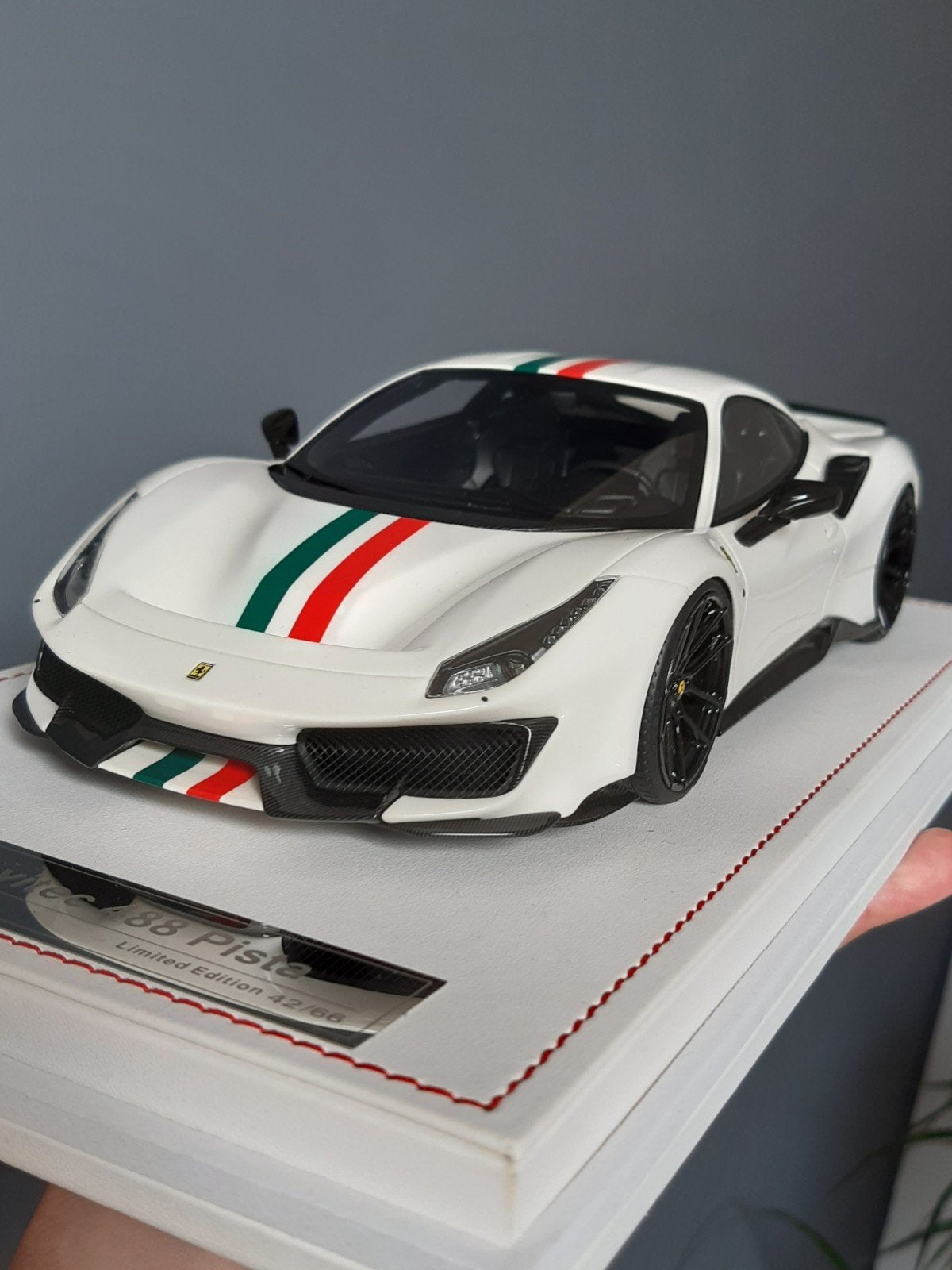 (Rare) Ferrari 488 pista 1/18 ivy model merit, Hobby & Loisirs créatifs, Enlèvement ou Envoi, Anson