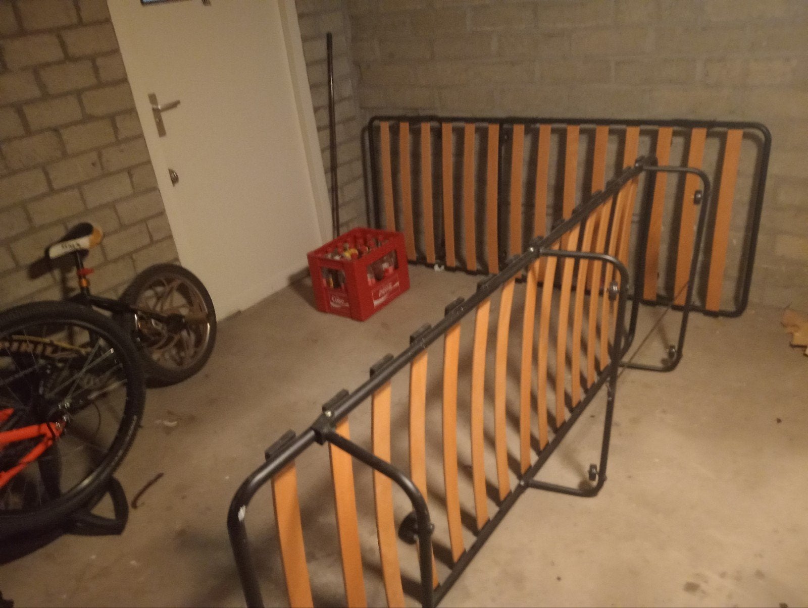 2x logeerbed vouwbaar B80 x L190 x H33 cm zonder matrassen
p, Ophalen, Eenpersoons, Zwart, 190 cm of minder