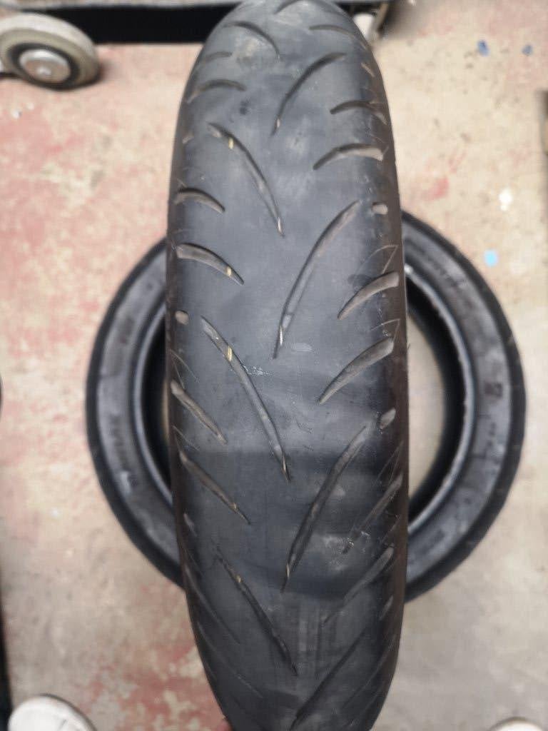 Pneu Bridgestone 120/70/18 faible kilométrage, Motos, Enlèvement, Utilisé