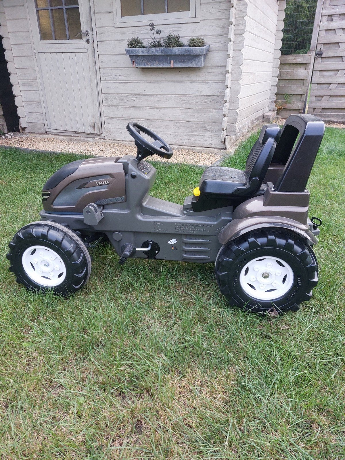 mooie grote tractor met aanhangwagen, Ophalen