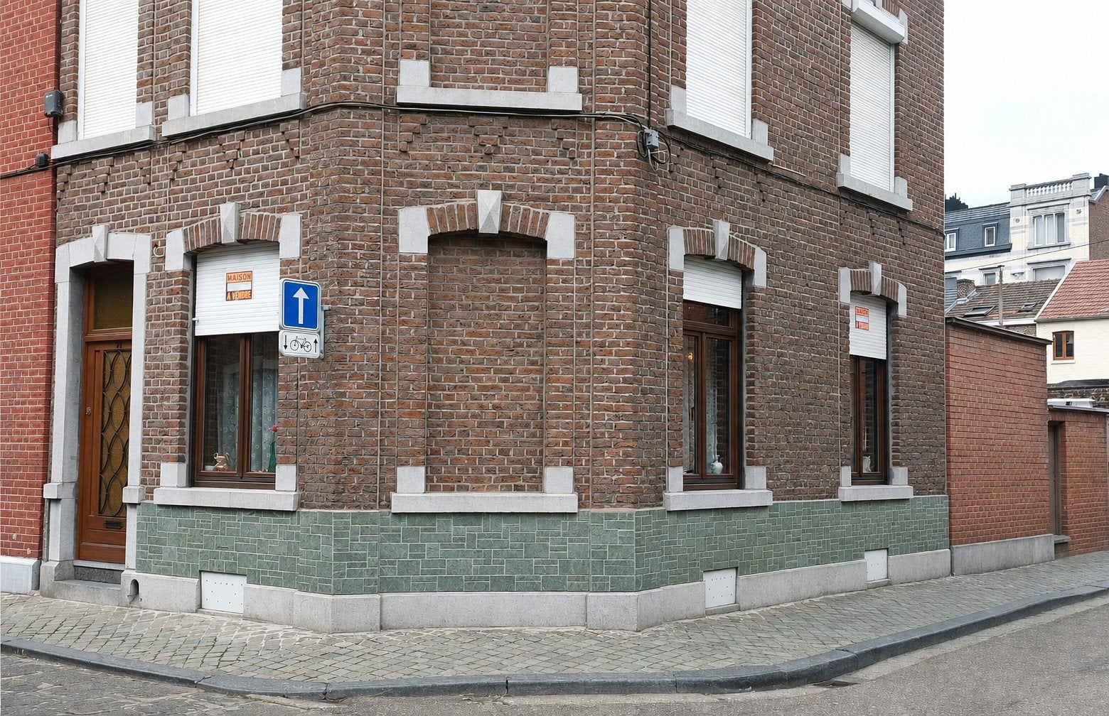 MAISON à 4020 Bressoux (LIEGE) -3 FACADES -4 Chambres