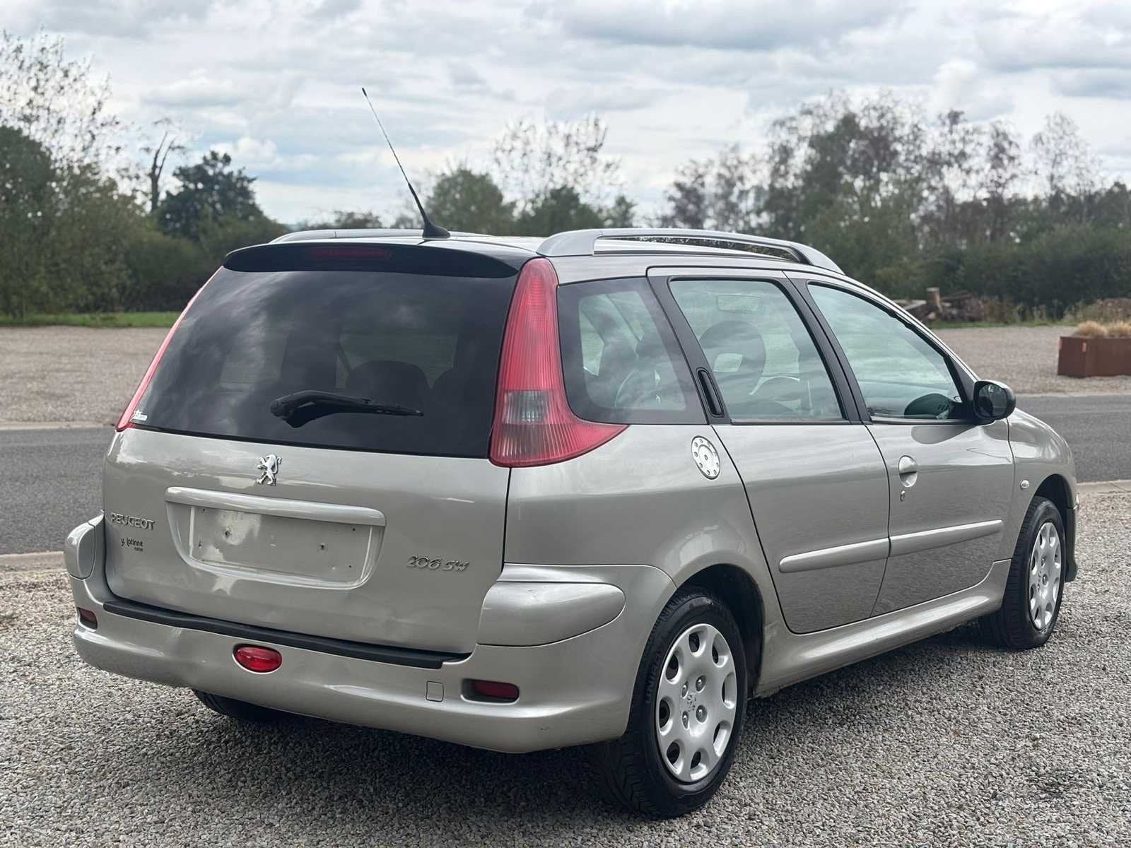 2006 Peugeot 206 Voiture 1.4i Essence 75 ch – 102 700 km, Autos, Achat, Entreprise, Autres carburants, Autre carrosserie