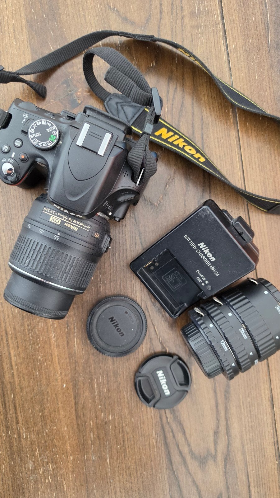 Nikon D5100 spiegelreflexcamera + 18-55mm VR lens + batterij, TV, Hi-fi & Vidéo, Appareils photo numériques, Enlèvement, Sangle de transport