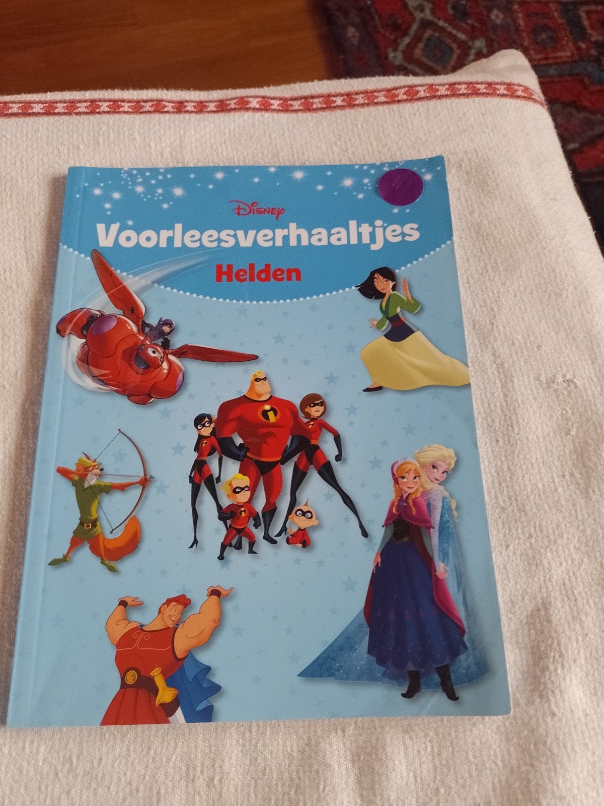Disney voorlees verhalen helden, Ophalen of Verzenden, Zo goed als nieuw