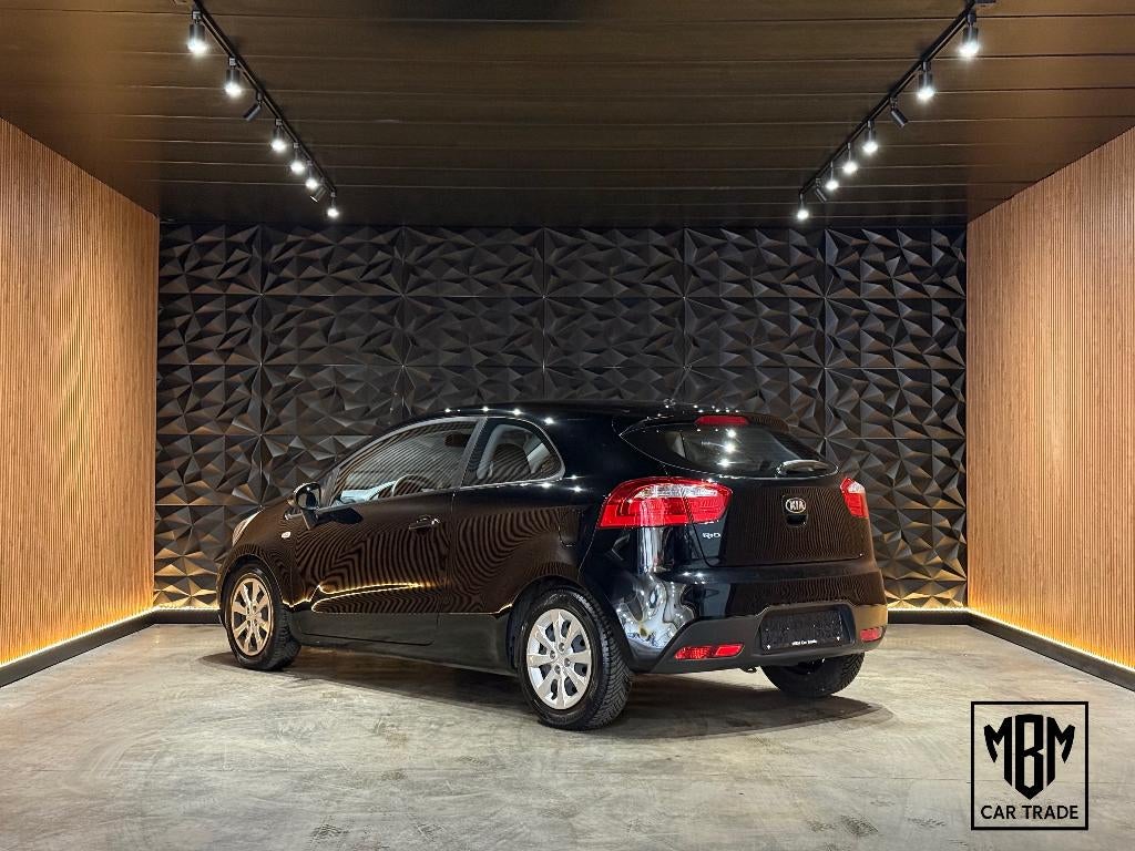 ✅ Kia Rio 1.2i GARANTIE Airco Bluetooth 1.Eigenaar, Autos, Kia, Euro 5, Achat, 63 kW, Entretenue par le concessionnaire