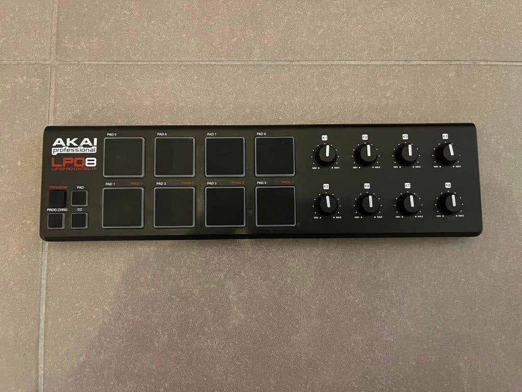Akai LPD8: midi controller, Muziek en Instrumenten, Midi-apparatuur, Ophalen of Verzenden, Gebruikt