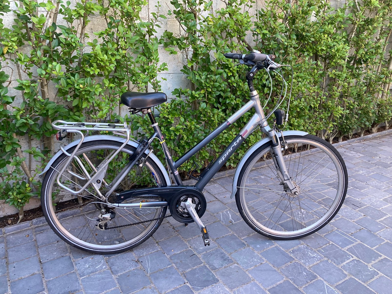 Trekkingfiets /Damesfiets in heel goede staat, 28 inch, Gebruikt, Velgrem, 15 tot 20 versnellingen