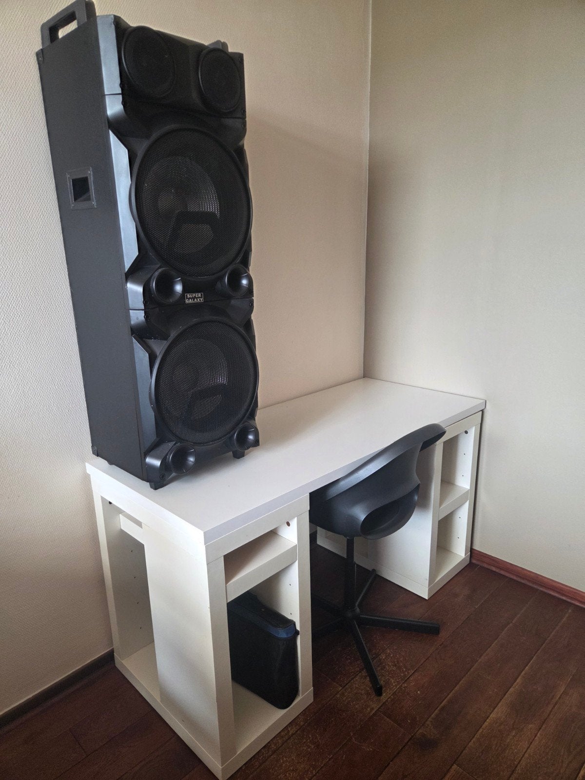 IKEA bureau met stoel, Ophalen