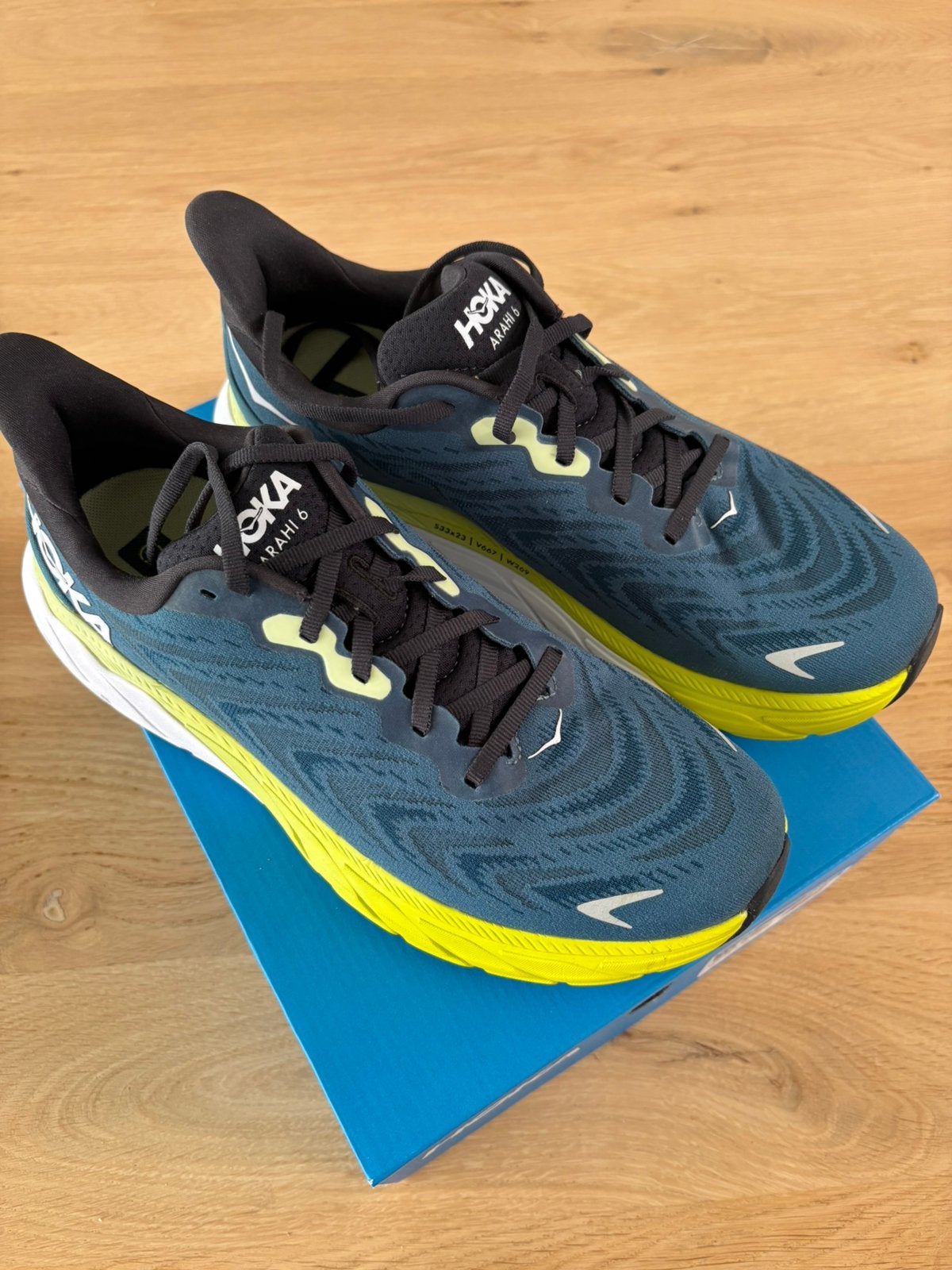 Hoka Arahi 6 maat 42 2/3, Ophalen, Zo goed als nieuw