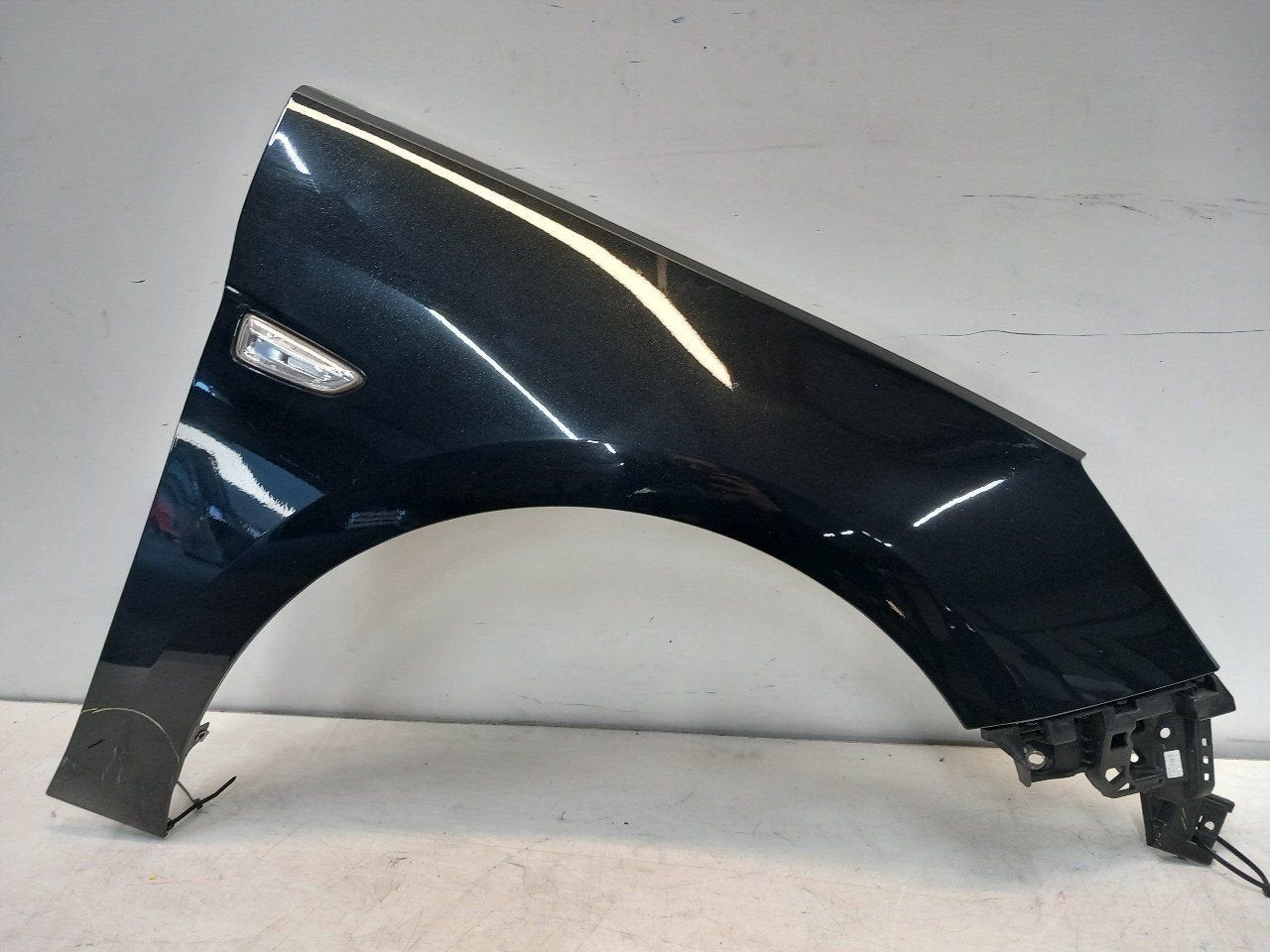Spatbord rechts voor Opel Astra, Autos : Pièces & Accessoires, Onderdelen@venauto.nl, Van der Ven Autorecycling B.V., Ettenseweg 76, 4706 PB Roosendaal, The Netherlands