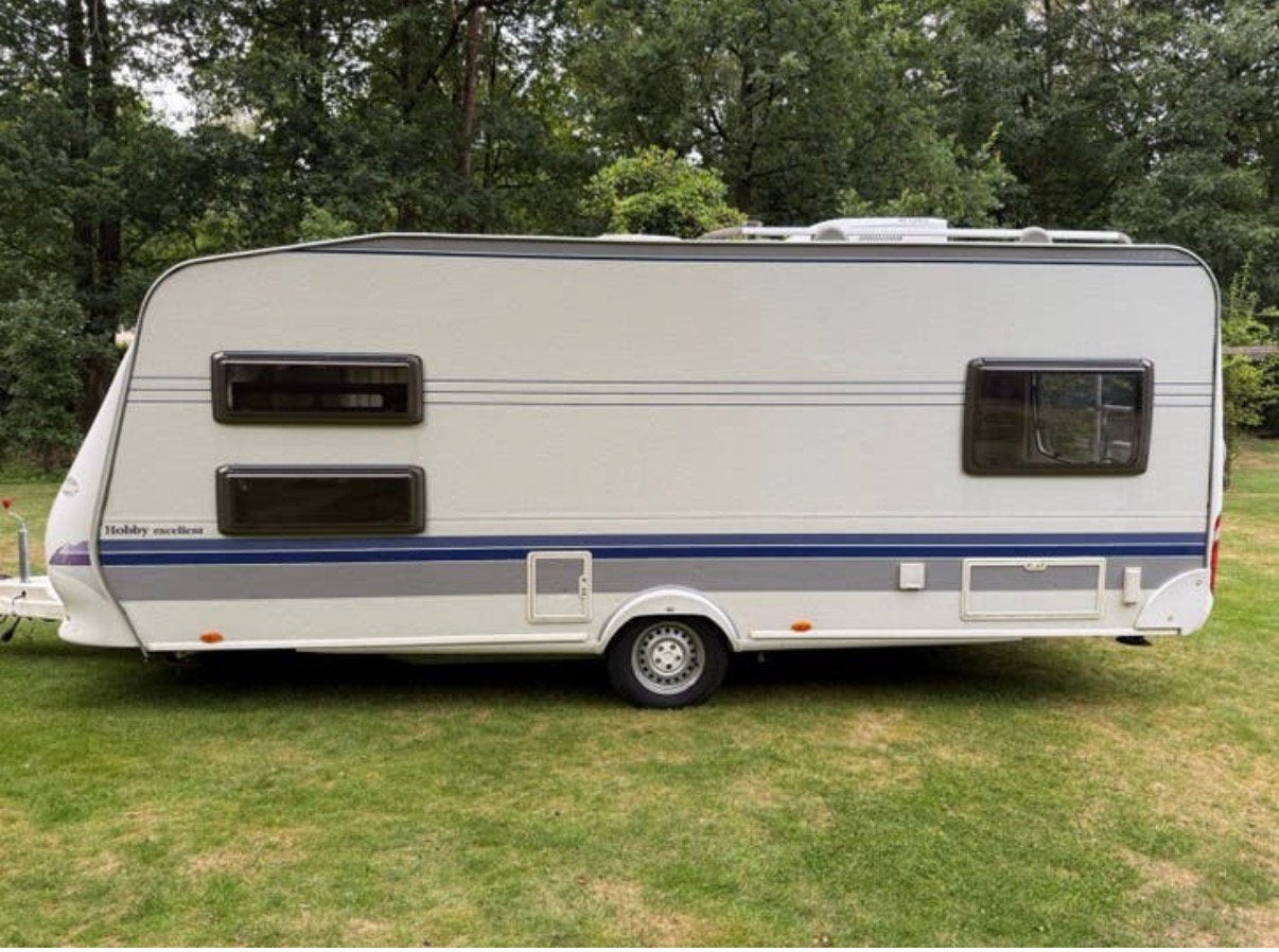 Hobby 540 UK de Luxe (kmfe) Stapelbed,Dakairco,fietsendrager, Caravans en Kamperen, Dwarsbed, Rondzit, Hobby, Schokbreker