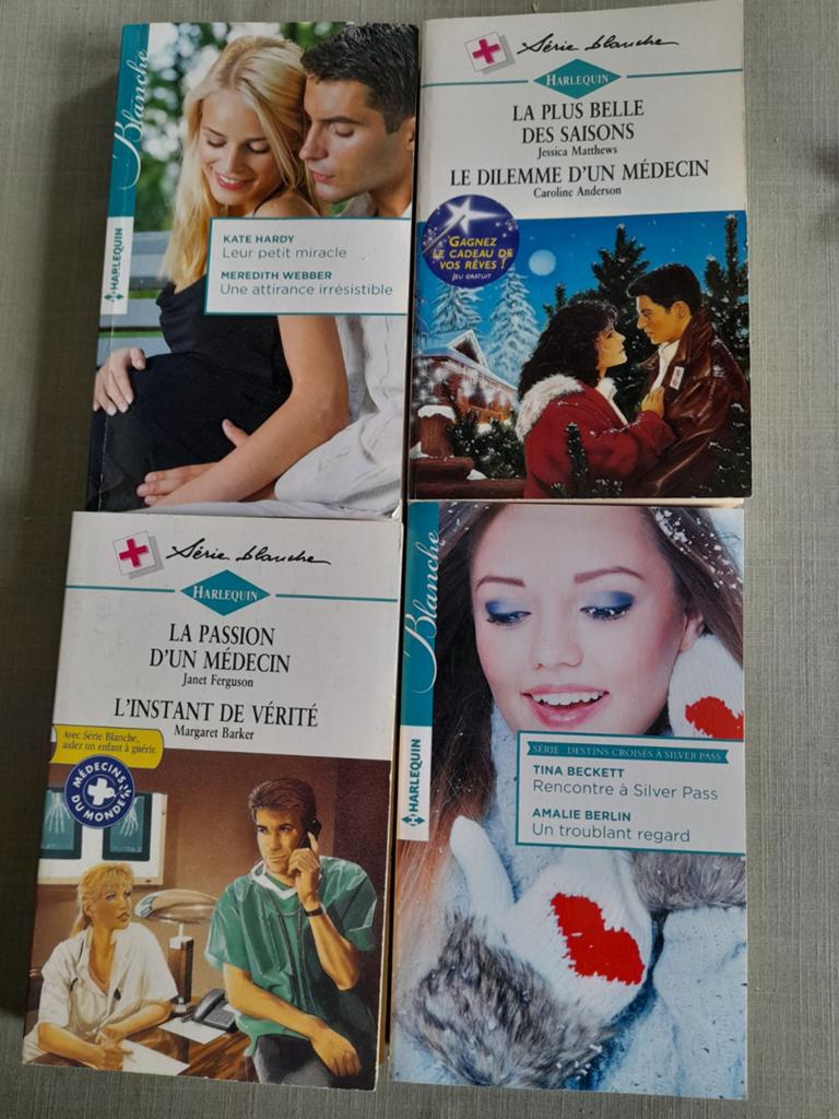 4 livres doubles Harlequin Série blanche = 8 romans, Ophalen of Verzenden