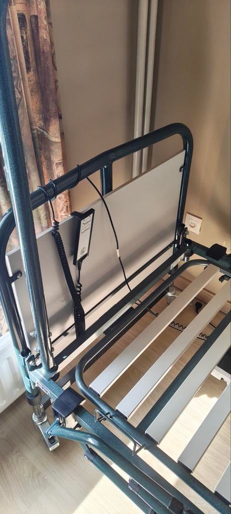 Te koop elektrische ziekenhuis bed, Huis en Inrichting, Slaapkamer | Slaapbanken, Ophalen