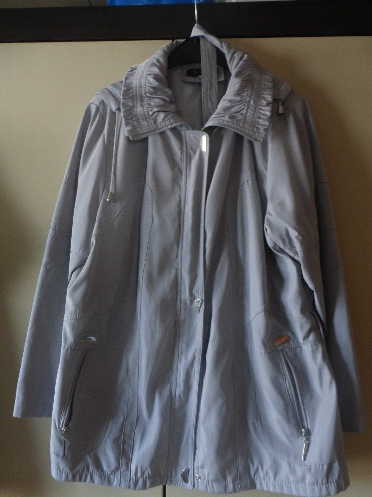 Jas, anorak, middenseizoen grijs met capuchon T:42, Kleding | Dames, Jassen | Zomer, Ophalen of Verzenden, Zo goed als nieuw, Grijs