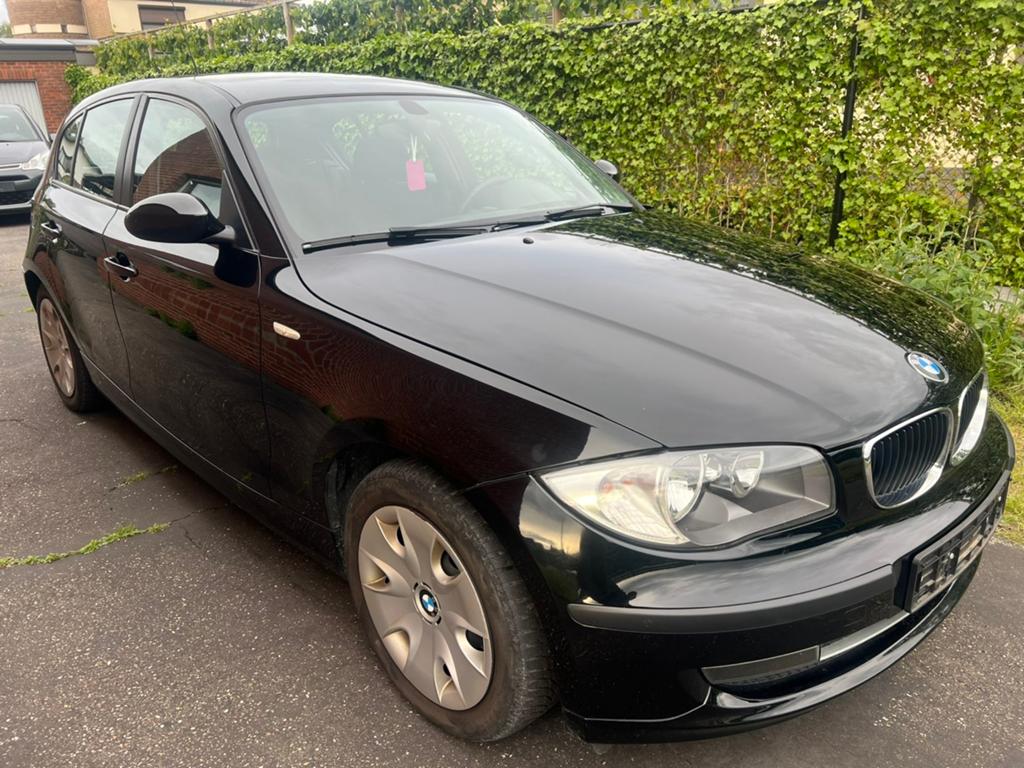 BMW 116 1-serie 116i Benzine met airco km190000, Auto's, BMW, Euro 5, Zwart, Zwart, Handgeschakeld