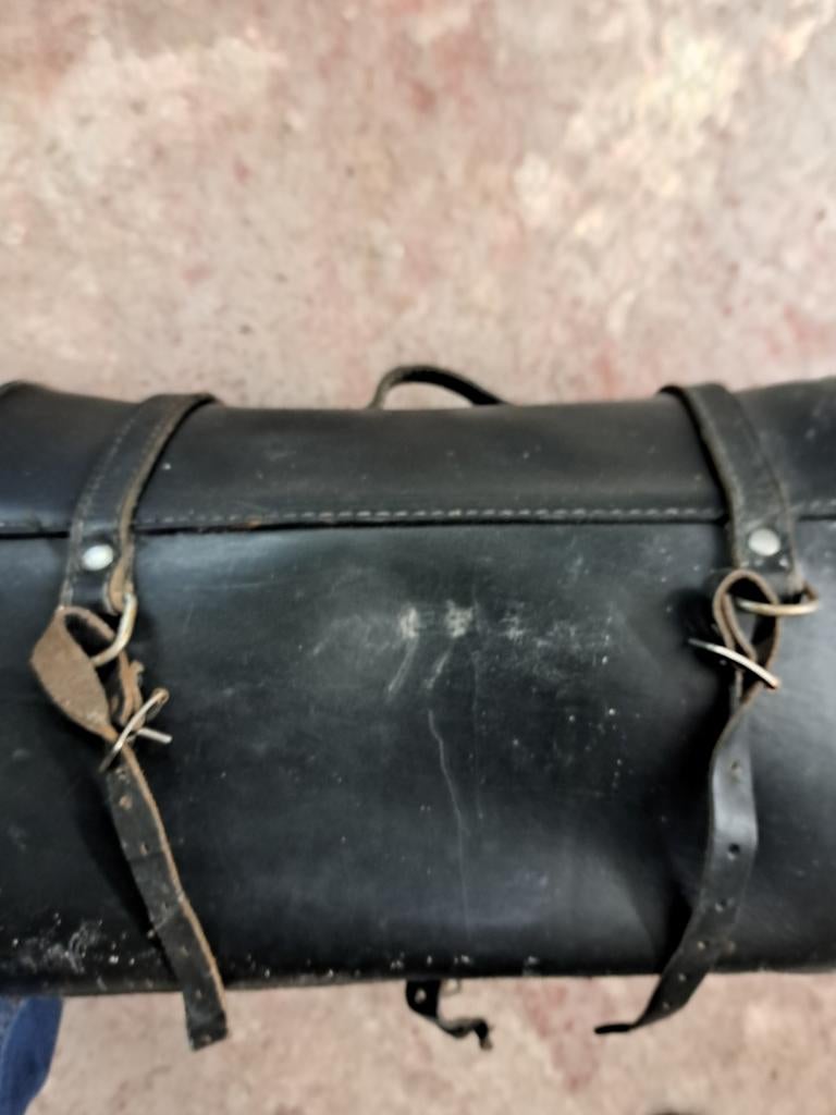 Lederen tas, Motoren, Ophalen
