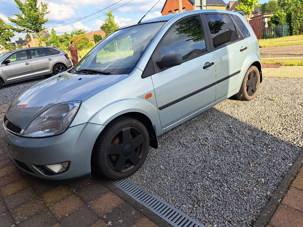 Ford fiesta Benzine, Autos, Argent ou Gris, Boîte manuelle, Particulier, Fiësta