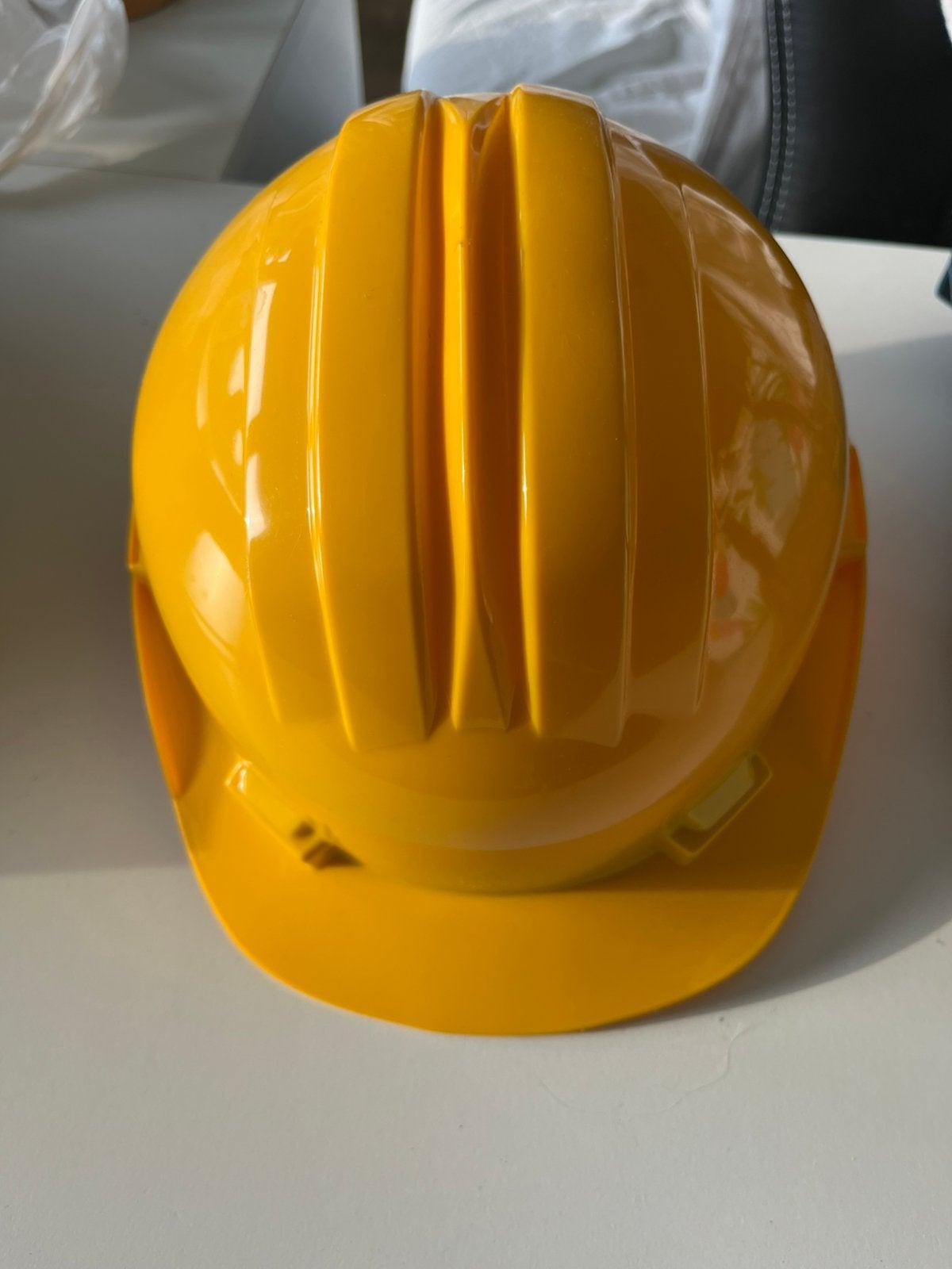 Gele bouwhelm, Doe-het-zelf en Bouw, Veiligheidshelmen, Ophalen of Verzenden, Zo goed als nieuw