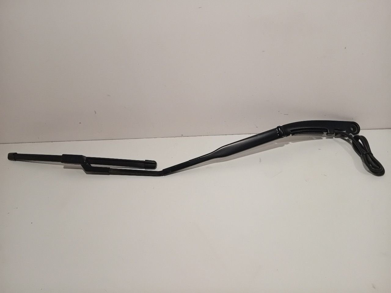 Ruitenwisserarm rechts voor Volvo XC60, Onderdelen@venauto.nl, Van der Ven Autorecycling B.V., Ettenseweg 76, 4706 PB Roosendaal, The Netherlands