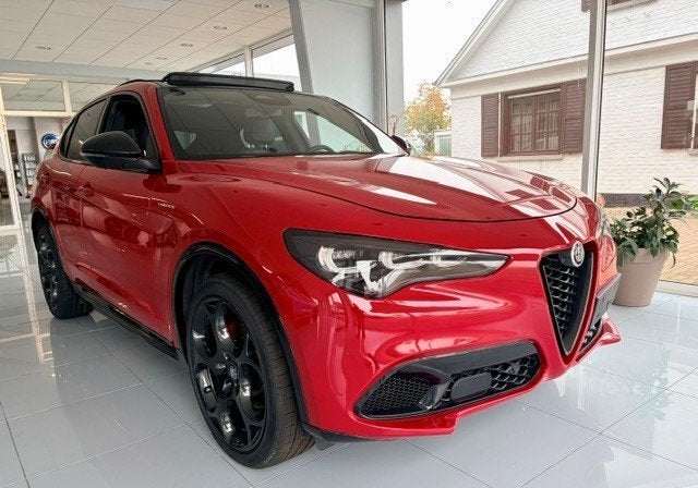 PRACHTIGE ALFA ROMEO STELVIO BENZINE VELOCE, Auto's, Automaat, Dealer onderhouden, 1995 cc, 4 cilinders