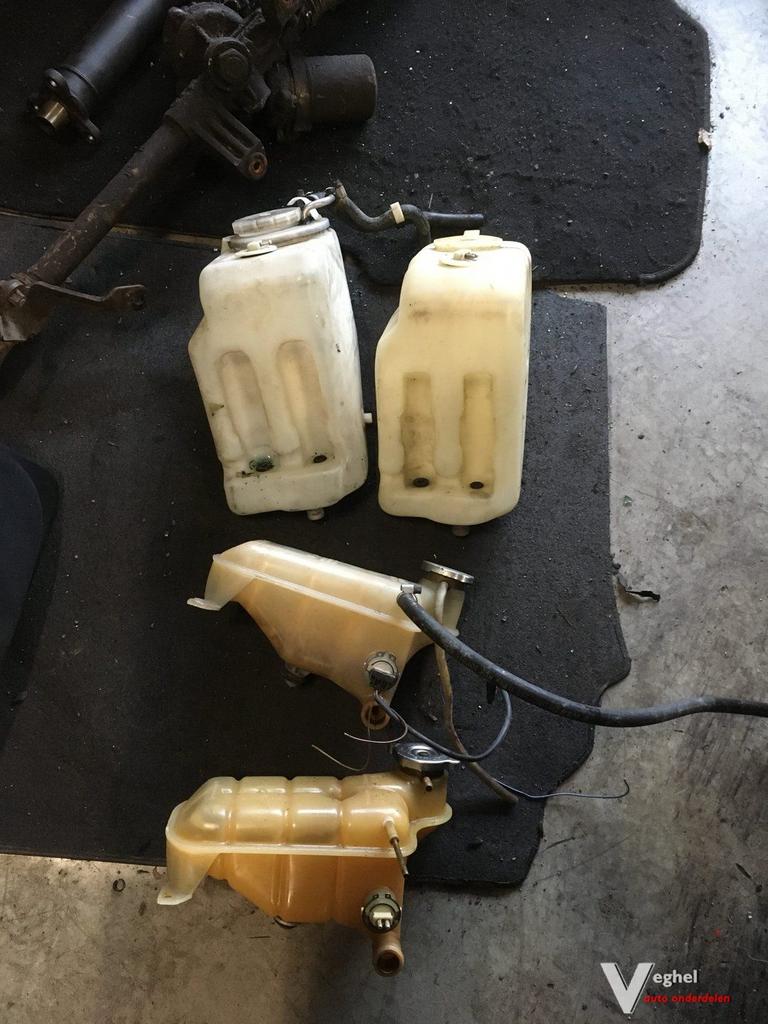 Mercedes w124 koelvloeistofreservoir, -, Utilisé, -, -