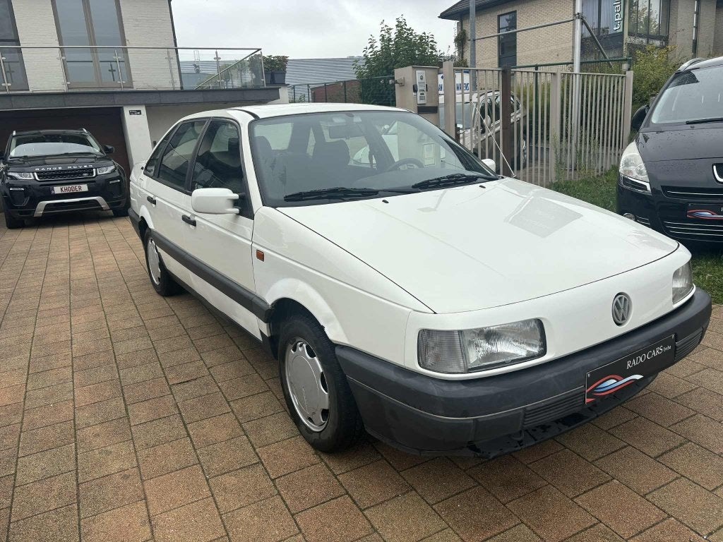 Voiture classique Volkswagen Passat 1800 cc, Achat, 4 portes, Entreprise, Boîte manuelle