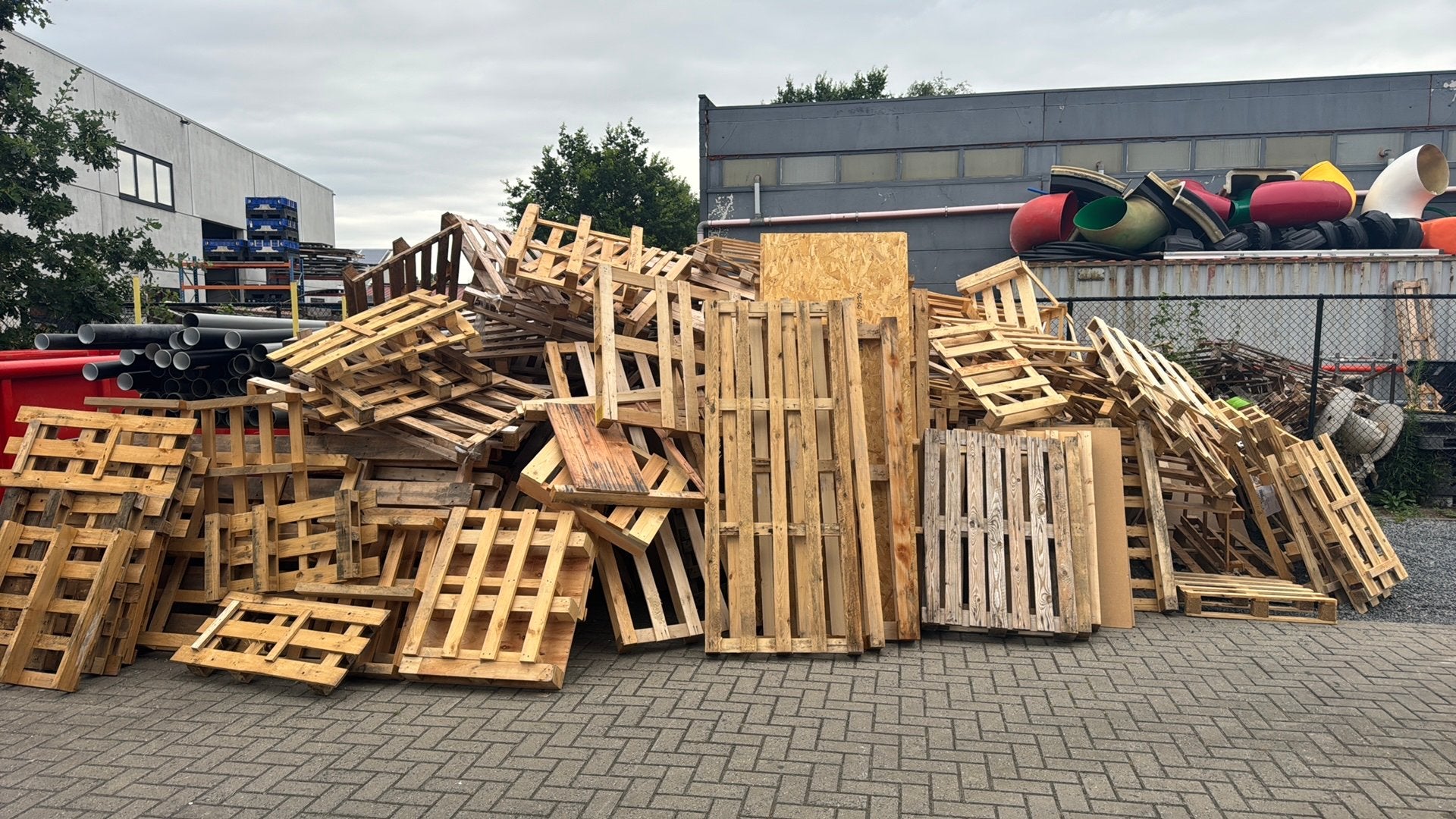 Brandhout ( allemaal palletten ), Ophalen