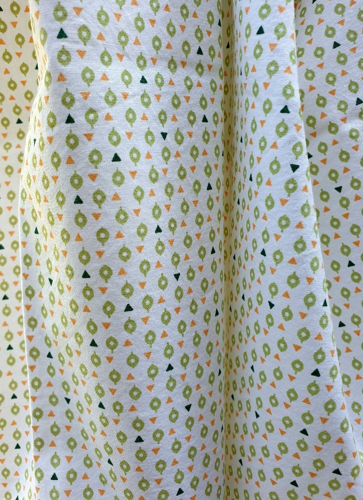 Tissu - Grand coupon coton imprimé graphique – prêt à coudre, Neuf, Coton, Vert, 120 cm ou plus