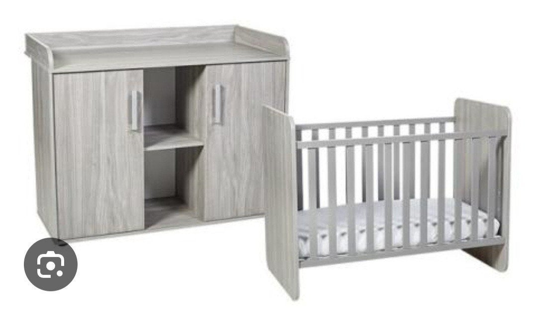Babykamer met meegroeibed en commode., Kinderen en Baby's, Kinderkamer | Complete kinderkamers, Ophalen, Zo goed als nieuw, Jongetje of Meisje