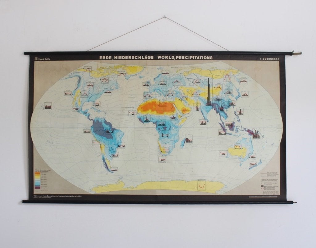 vintage wereldkaart Temperatuur & Neerslag, Antiek en Kunst, Antiek | Schoolplaten, Ophalen of Verzenden, Aardrijkskunde