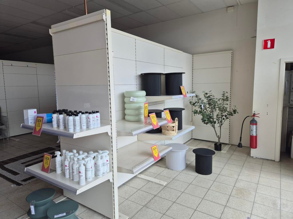 Étagères de vente au détail Ex Leenbakker, Enlèvement