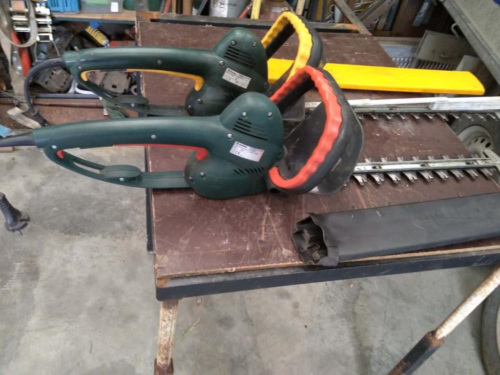2 haagscharen Metabo, Ophalen