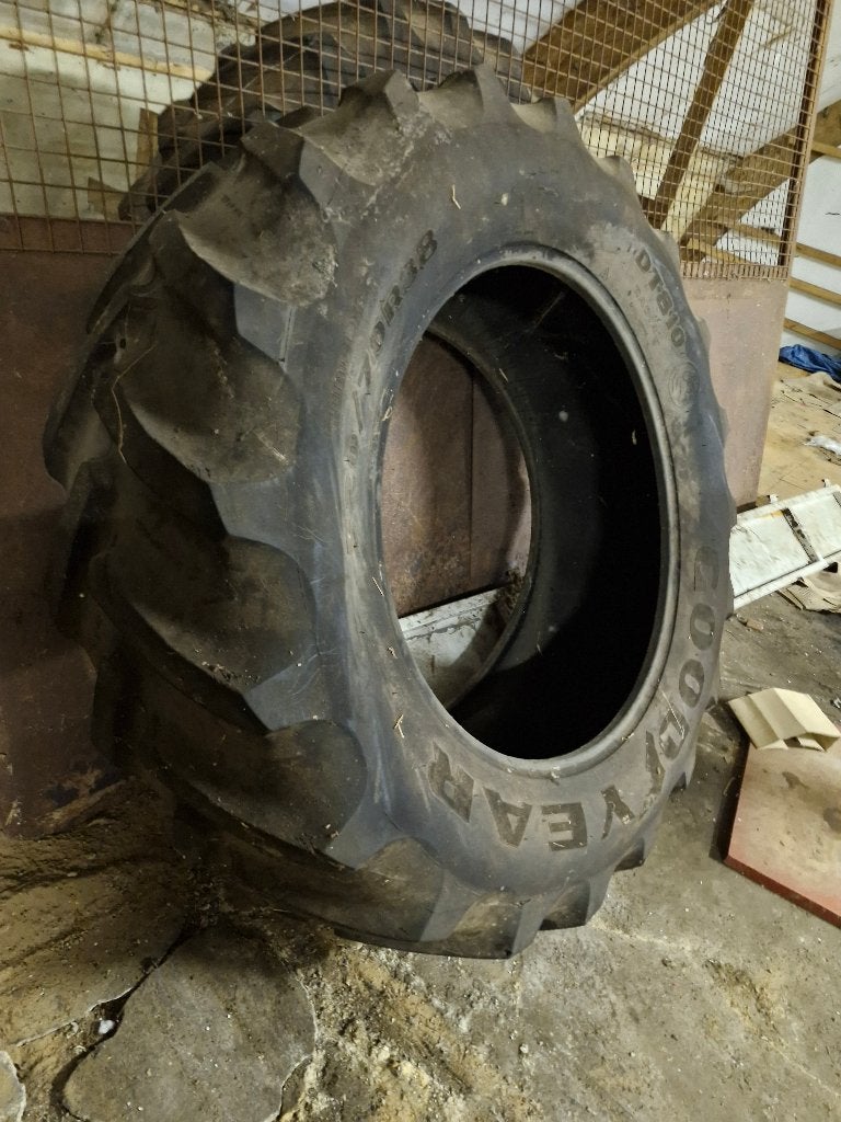 2 Goodyear tractor banden 520 70 38, Zakelijke goederen, Ophalen