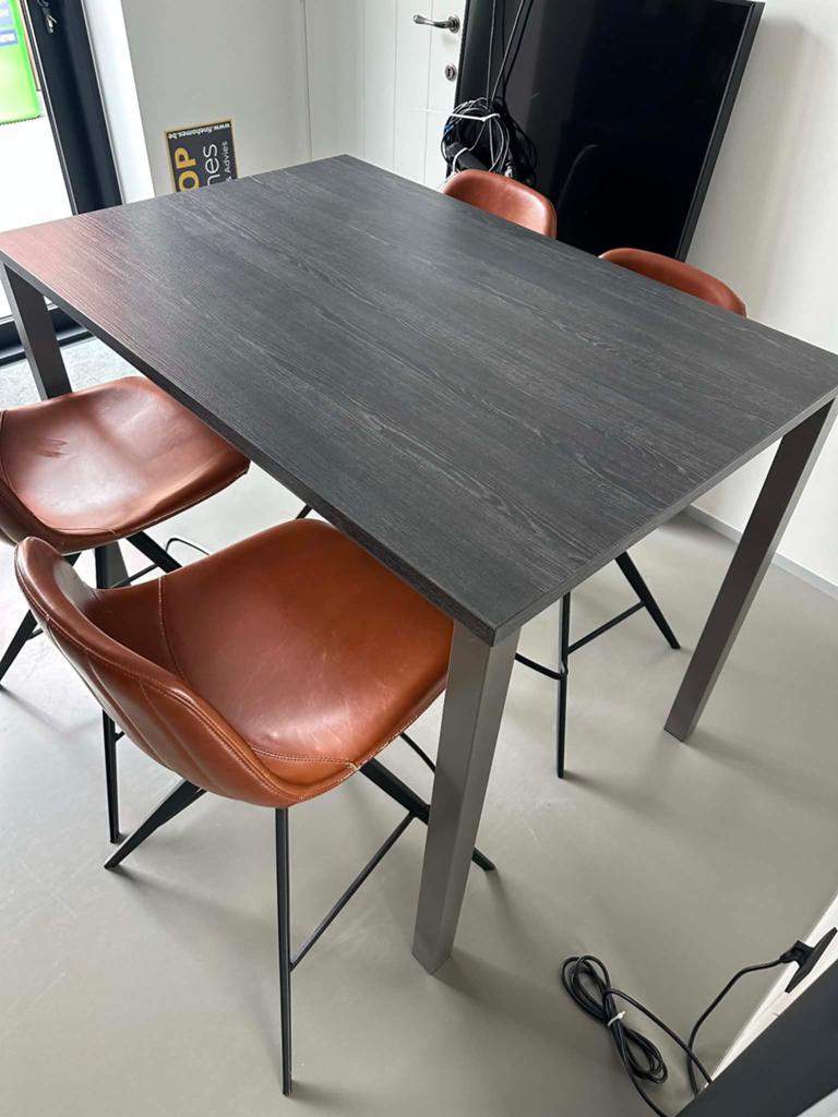 Bartafel met 4 krukken, Huis en Inrichting, Tafels | Eettafels, Ophalen, Overige materialen, Gebruikt, 100 tot 150 cm