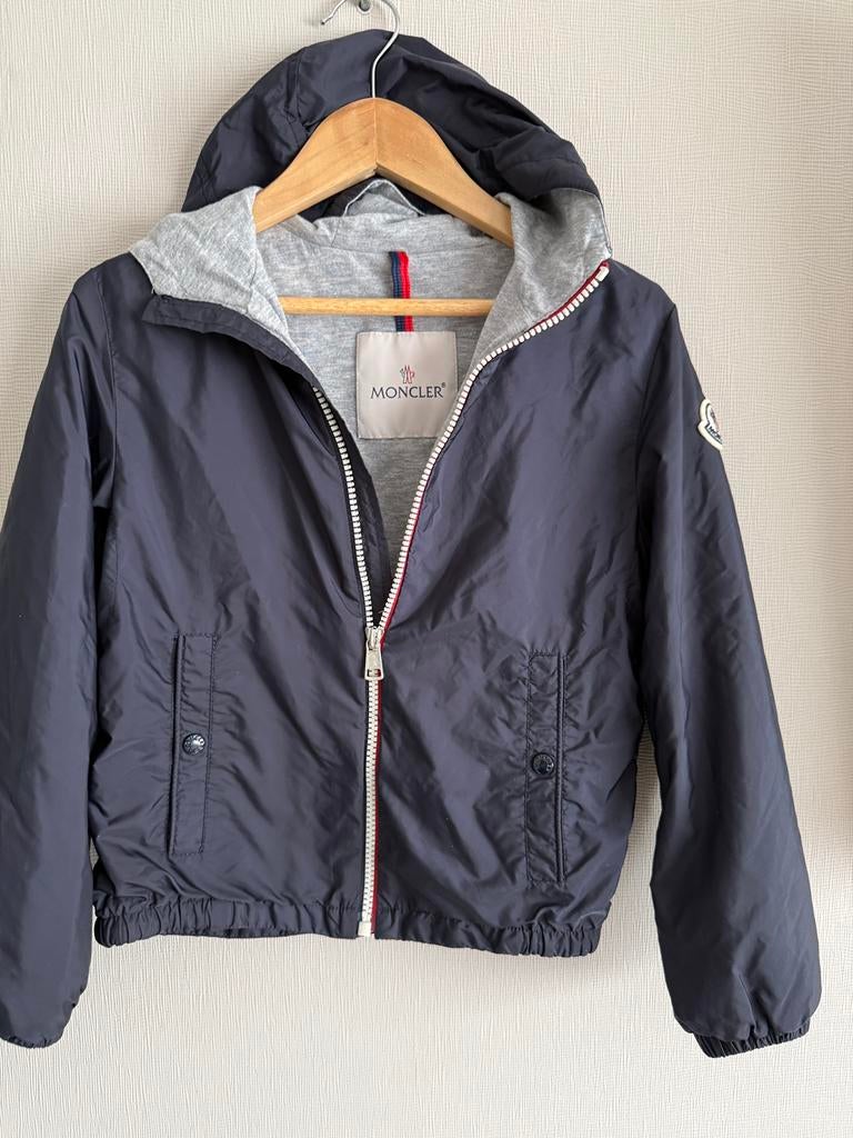 MONCLER regenjasje voor jongen Maat 6 & 7 jaar, Enfants & Bébés, Enlèvement ou Envoi, Comme neuf, Garçon