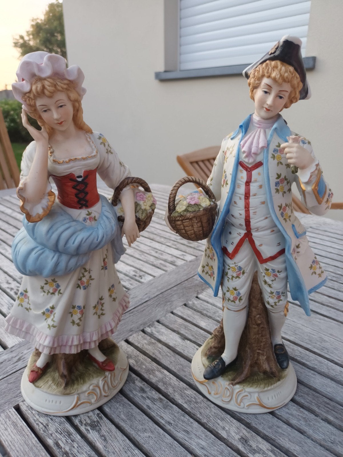 Figurines à biscuits diverses, Enlèvement