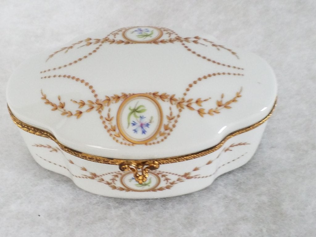 Bonboneire in limoges porselein, klein model, Ophalen