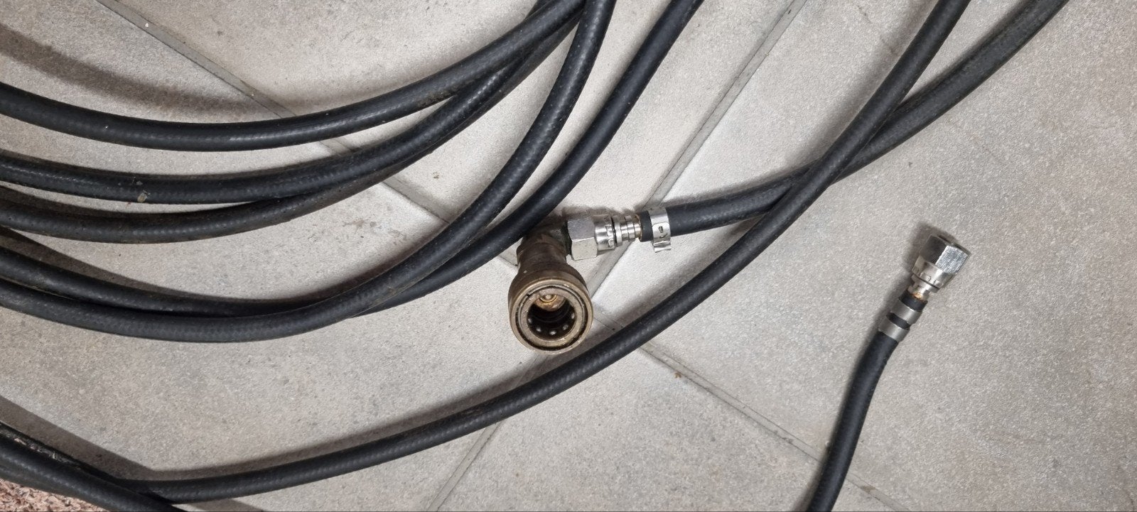 Gasverdeler en koppelstukken., Ophalen