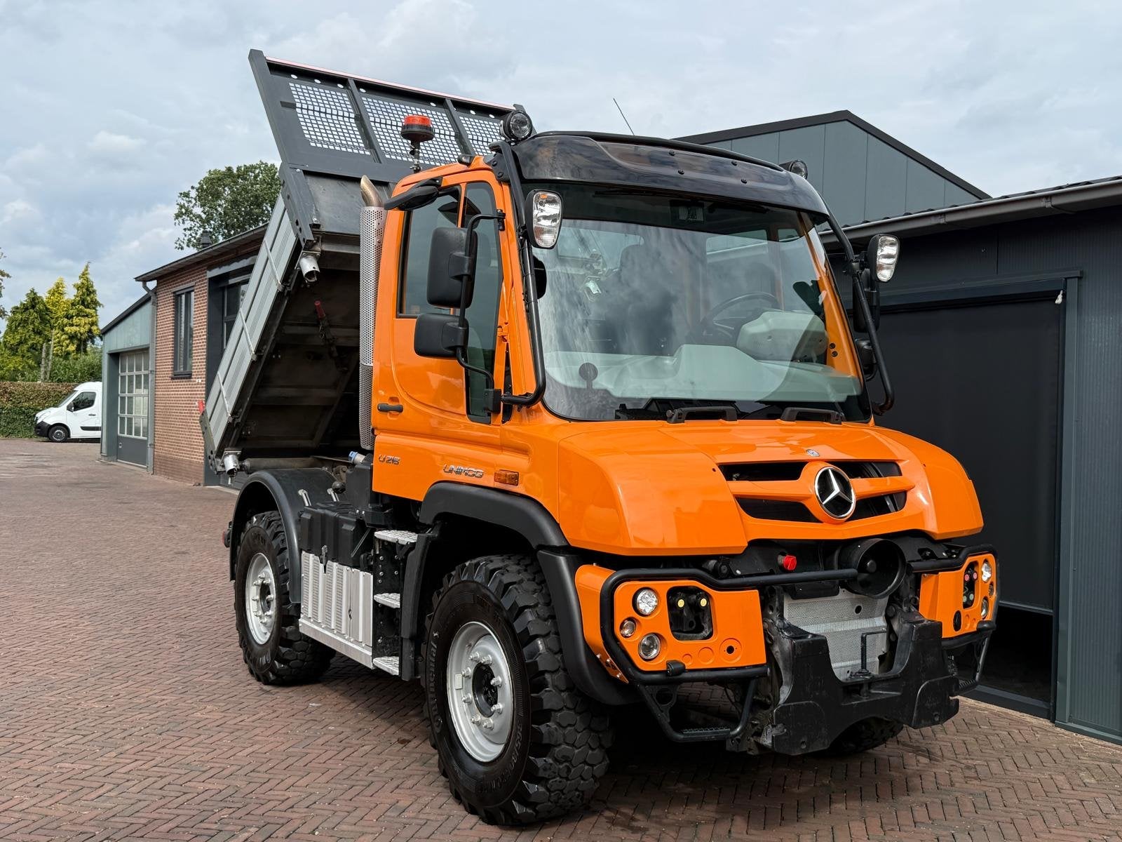 Unimog U 218 Kipper 4X4 AGRI Euro 6 PTO NL Kenteken 3 Seats, Auto's, Euro 6, Overige kleuren, Startonderbreker, Diesel