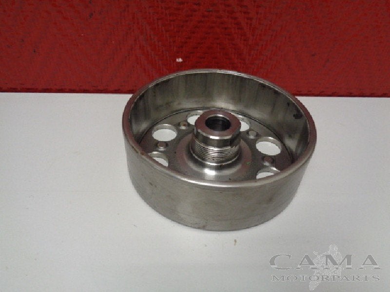 VLIEGWIEL Suzuki GSX R 750 2004-2005 (GSXR750 K4 / K5), Motoren, Dhr. S. di Majo, Gebruikt, Info@cama-motorparts.nl, P.J. Troelstraweg 8 8
3144 CX  MAASSLUIS, NL