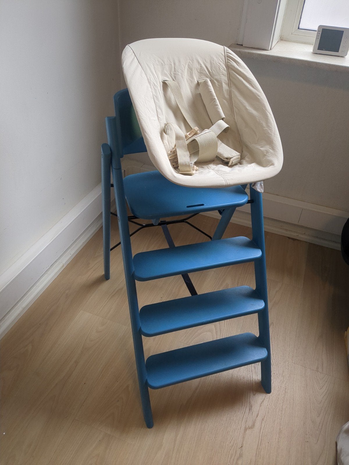 kaos stoel en babyzitje, Enlèvement