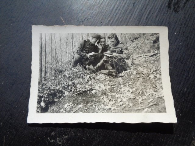 WO 2 Wehrmacht orig. foto kabeltrommel en veldtelefoon, Ophalen of Verzenden, Landmacht, Foto of Poster