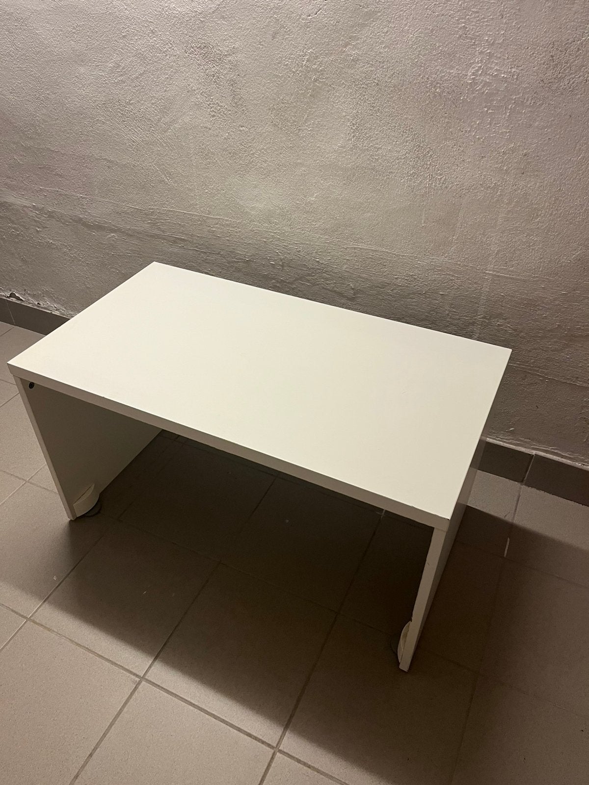 kindertafel/ bureau, Ophalen, Zo goed als nieuw