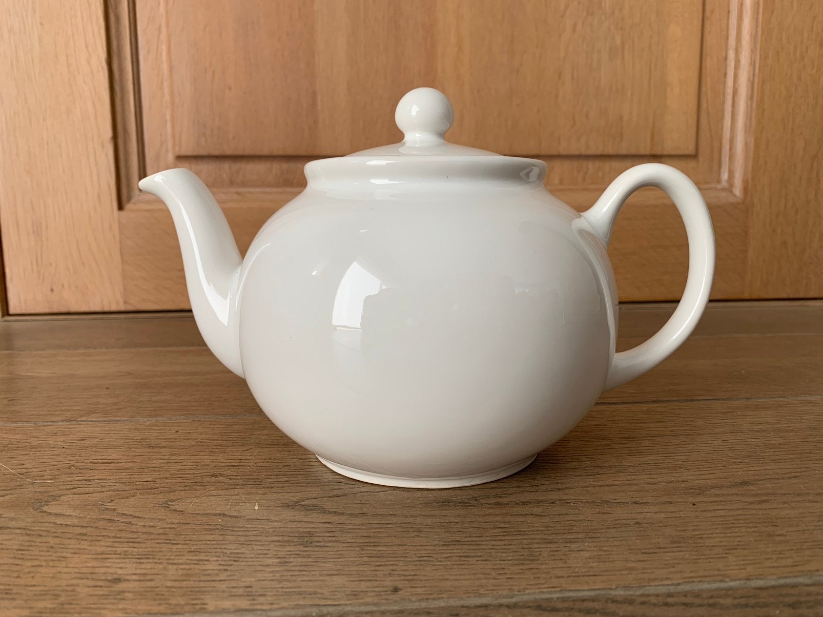 Authentique théière en porcelaine blanche "Pristine England", Maison & Meubles, Cuisine | Ustensiles de cuisine, Enlèvement ou Envoi